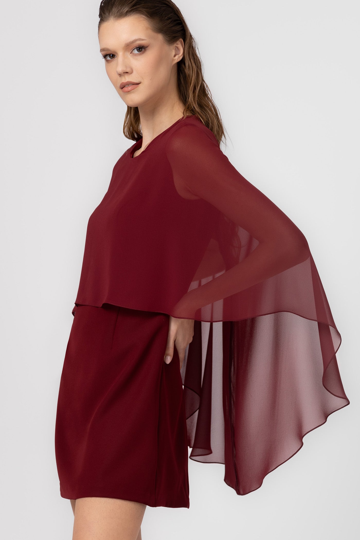 Rochie roșu burgund midi cu capă Veil